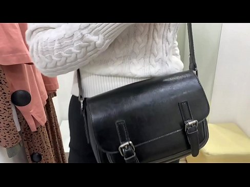 ❤️ Masturbación pública de la joven zorra FeralBerry con un consolador en el probador Porno en es.xinwen1288.top ❌️